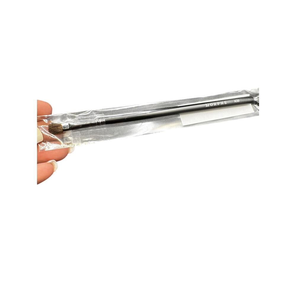 NWT Morphe M709 Pointed Packer Eyeshadow Brush-brand new NO BOX